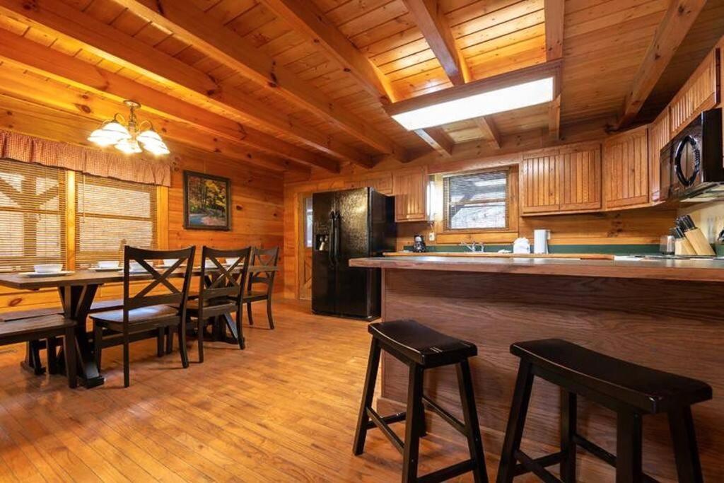 Pigeonforge Cabin Game Roomdog Friendlyhot Tub Pigeon Forge Buitenkant foto